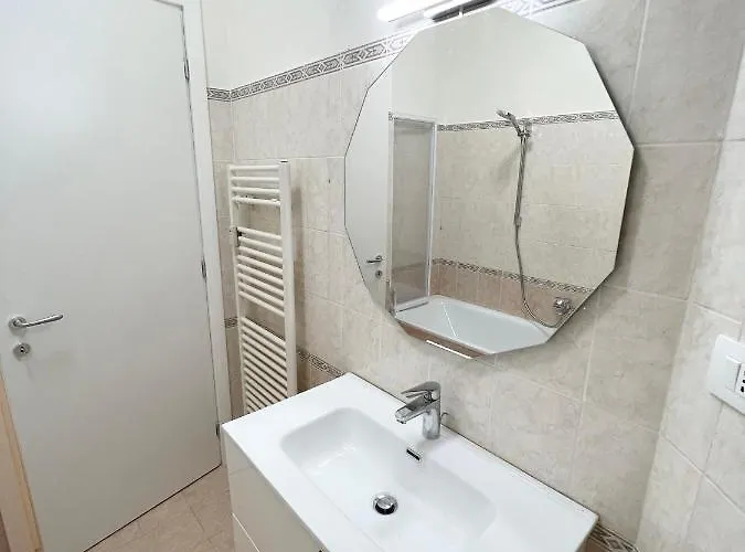 Welcome Riviera -torre D'avorio 126 Mq Piu'terrazzo25 Mq - Totalmente Rinnovato- 250 M Dal Centro - Parcheggio A Pagamento 15 Euro Al Giorno Da Prenotare In Anticipo Salvo Dispo -parking At 15 Euro Per Day To Be Booked In Advance If Avai Lejlighed Rapallo