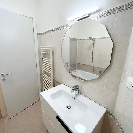 Welcome Riviera -torre D'avorio 126 Mq Piu'terrazzo25 Mq - Totalmente Rinnovato- 250 M Dal Centro - Parcheggio A Pagamento 20 Euro Al Giorno Da Prenotare In Anticipo Salvo Dispo -parking At 20 Euro Per Day To Be Booked In Advance If Avai Lejlighed Rapallo